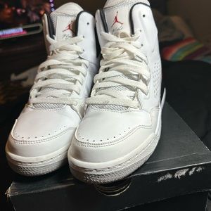 Jordan SC-3 BG.  629942 105 Size 7Y Brand new worn once